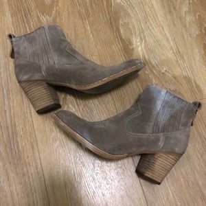 Beige dolce vita suede booties